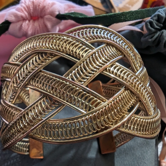 Gold cuff bracelet - Picture 3 of 3